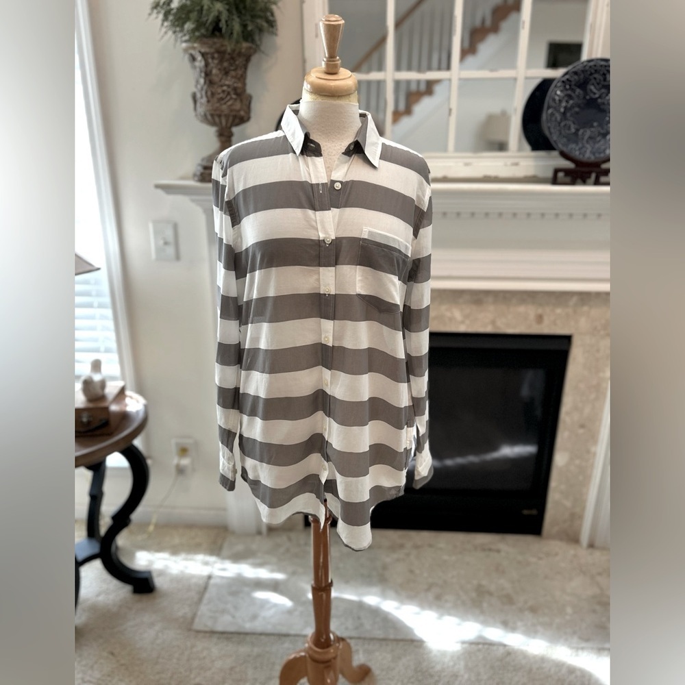 Banana Republic Gray and White Soft Wash Oversized Shirt